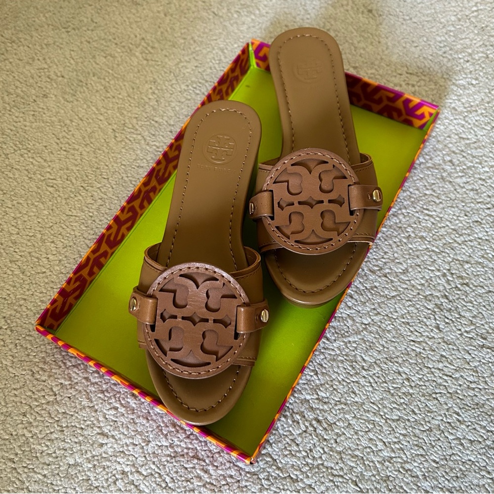 SOLD - TORY BURCH Brown Leather Wooden Wedge Platform Sandals (US 5)
